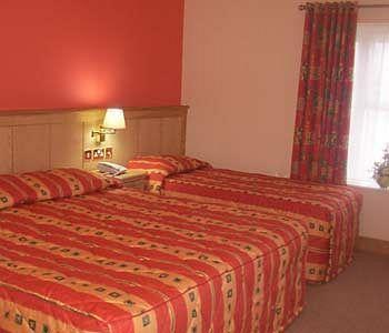 Mahon'S Hotel Irvinestown Екстериор снимка