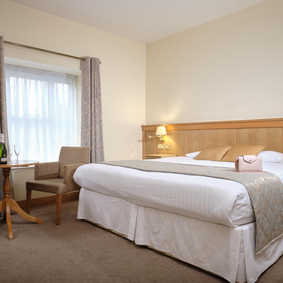 Mahon'S Hotel Irvinestown Екстериор снимка